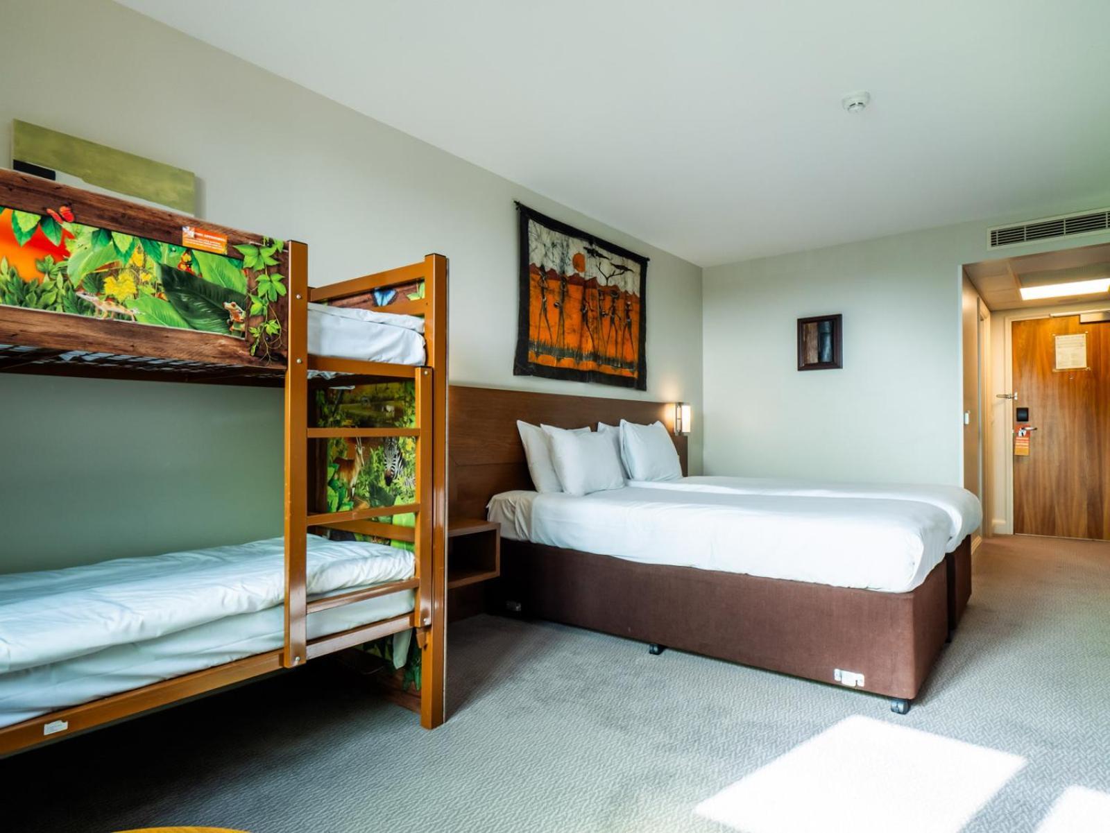 Safari 4* Chessington